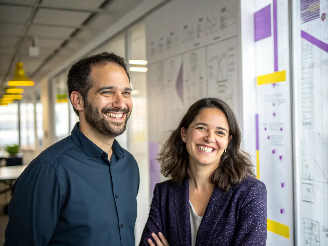 Ein herzliches Bild, das die menschliche Seite des Recruitings betont, mit einem Fokus auf zwischenmenschliche Beziehungen.